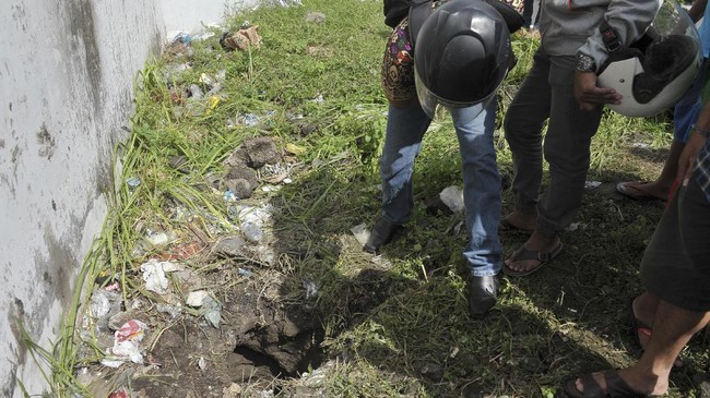 Ada beberapa hal mencurigakan yang membuat pelarian empat napi di Lapas Kerobokan, Denpasar, Bali. Mereka diduga melibatkan pihak dalam dan luar lapas.