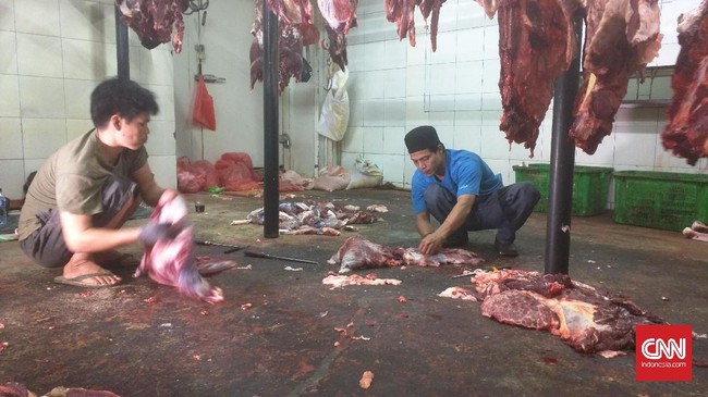 Satgas Pangan berjanji akan menindak secara hukum bagi penjual daging sapi yang menjual di atas harga eceran tertinggi (HET).