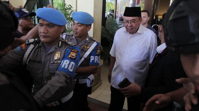 Gubernur Bengkulu Ridwan Mukti diduga terjaring Operasi Tangkap Tangan Komisi Pemberantasan Korupsi. Sebelumnya, dia mendapat pelbagai penghargaan.