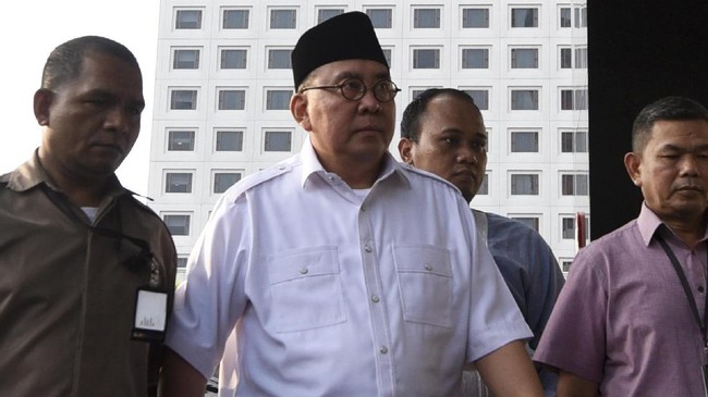 Penyidik KPK telah melimpahkan berkas perkara bekas Gubernur Bengkulu, Ridwan Mukti dan istrinya Lily Maddari ke tahap penuntutan. Sidang akan digelar Bengkulu.