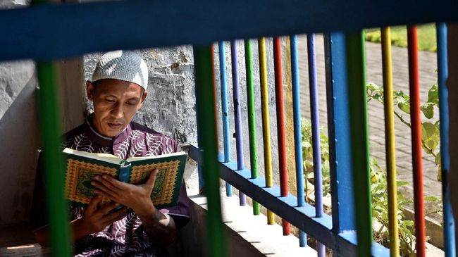 Menghabiskan waktu jelang berbuka atau 'ngabuburit' dapat diisi dengan sejumlah aktivitas yang positif dan berpahala. Apa saja?