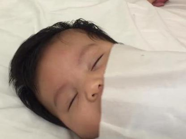 Pakai Selembar Tisu Untuk menenangkan bayi yang rewel, ada lho cara unik yang bisa Bunda coba supaya si kecil nggak rewel lagi. Apa aja? Yuk simak Bun.