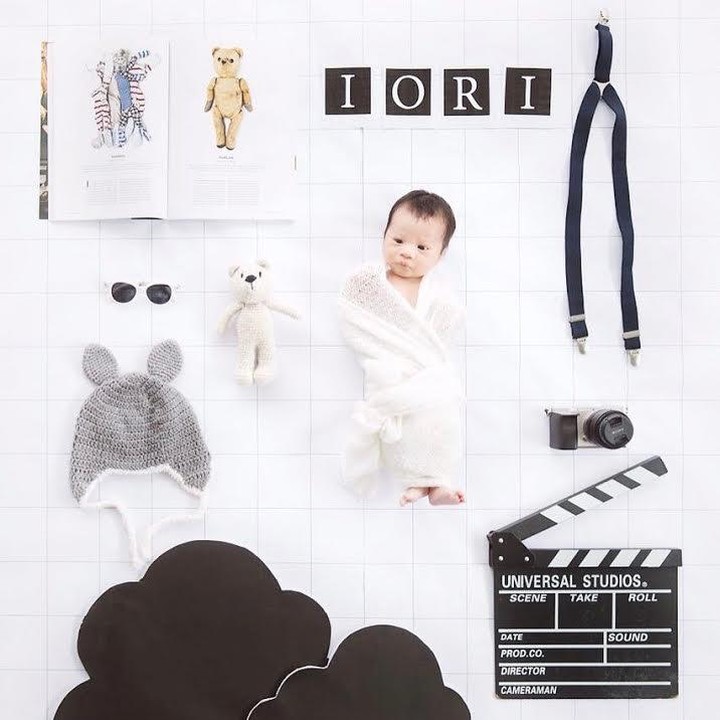<p>Theodore Iori Liem, anak laki-laki dari Putri Titian dan Junior Liem yang lahir pada 25 Maret 2017 ini sangat menggemaskan lho Bun. Tema Foto newborn baby yang dipilih untuk Iori adalah 'film'. Nggak heran ada peralatan ala perfilman, clipperboard, buku dan lainnya. Wiih Iori tampak seperti sutradara cilik. Kecee! (Foto: Instagram @putrititian)</p>