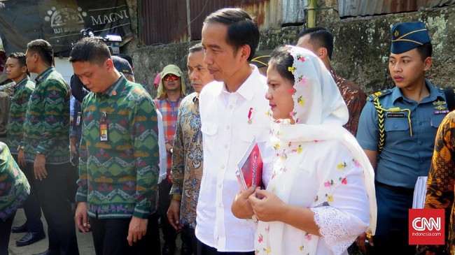 Seperti tahun lalu, tak ada perayaan istimewa di hari ulang tahun sang Presiden. Namun hal itu tak membuat warga melupakan hari kelahiran Jokowi.