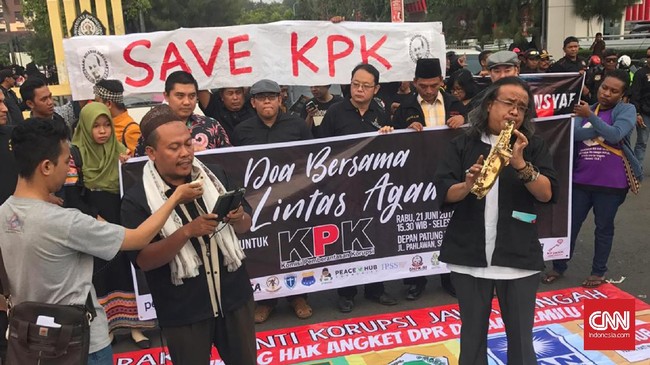 KPK meminta semua pihak membaca vonis kasus e-KTP andai masih menuduh kasus itu sebagai khayalan lembaga antirasuah seperti tudingan Fahri Hamzah.