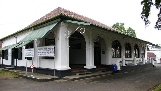 Di museum ini kamu bisa belajar banyak tentang perjalanan sejarah kota Sumedang dan peninggalan budayanya yang menarik.