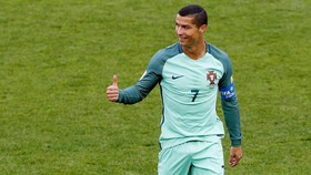 Vidal Lancarkan Perang Urat Saraf pada Ronaldo