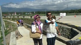 Pemudik Dilarang Selfie di Exit Tol Salatiga