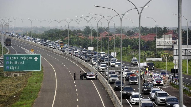 Imbauan untuk melalui jalan non tol juga untuk memecah kepadatan pemudik di jalan tol.