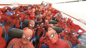 Menikmati Keseruan Terbang Bersama 40 Spider-Man