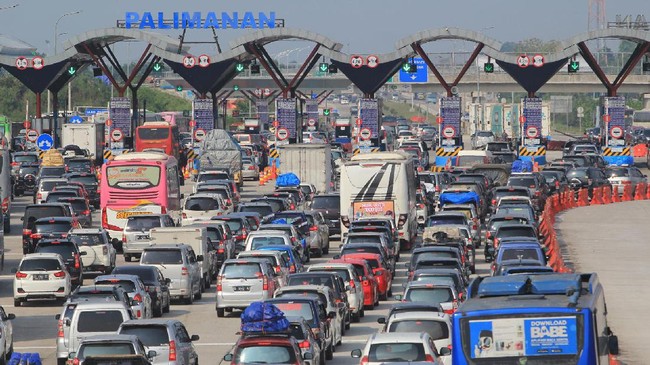 Pemudik yang akan melewati jalan Tol Cipali dihimbau tidak kembali ke Jakarta secara bersamaan pada hari Sabtu dan Minggu guna menghindari kemacetan panjang.