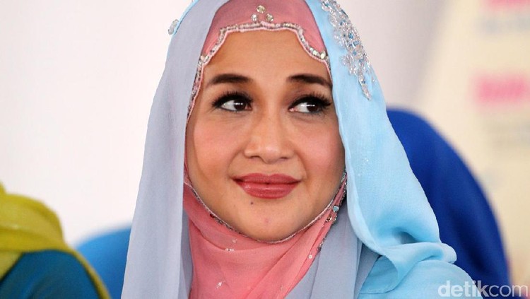 Paramitha Rusady saat ditemui di Masjid Al Barkah, Bandara Soekarno Hatta.