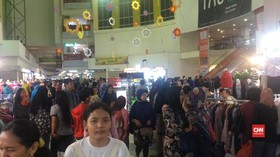 Jelang Lebaran, Pasar Tanah Abang Sepi Pengunjung