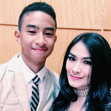 Cewek Bertato Pindah Agama VS Devano Danendra Ingatkan Iis Dahlia