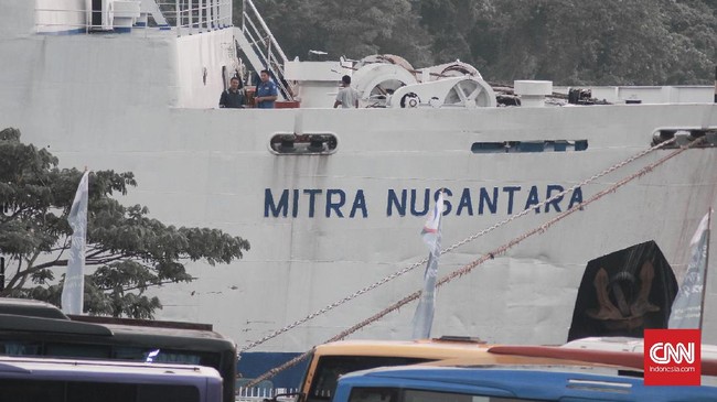 Memasuki H-2 Idul Fitri 1438 H kepadatan arus mudik di Pelabuhan Merak mengalami peningkatan, Jumat (23/6).