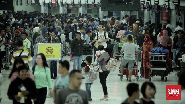 Data posko terpadu bandara setempat melansir, peningkatan 20 persen terhitung sejak H+1 dengan jumlah penumpang 407.097 orang.