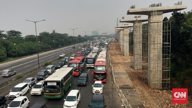Jasa Marga menyebut titik kepadatan utama terjadi di akses keluar dan masuk Rest Area yang terdapat di sepanjang Jalan Tol Jakarta-Cikampek.