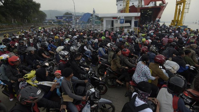 Setiap harinya ada sekitar 10 orang yang mendatangi posko kesehatan di Pelabuhan Merak, Banten. Angka itu terus meningkat seiring mendekati hari Lebaran.