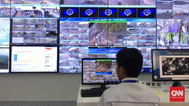 Posko Kementerian Perhubungan memperkirakan, Rabu (13/6) menjadi puncak mudik gelombang dua karena Selasa (12/6) kantor swasta mulai meliburkan karyawannya.
