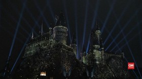 Hogwarts Bermandikan Cahaya di Dua Dekade Harry Potter