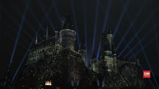 Hogwarts Bermandikan Cahaya di Dua Dekade Harry Potter