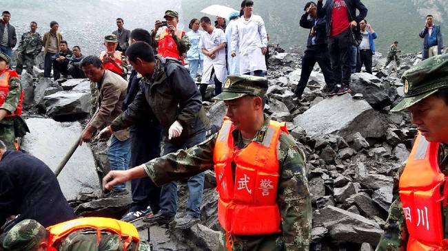 Bencana longsor di China yang menelan puluhan korban tewas hingga perundingan pemulangan etnis Rohingya yang berjalan alot.