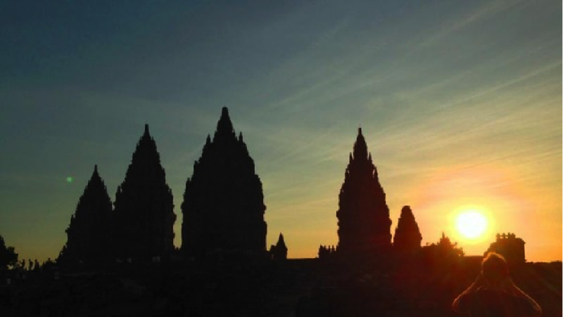 Selain ke Bali, Barack Obama dan keluarga akan mengunjungi Candi Prambanan di Yogyakarta.