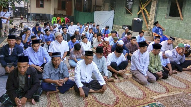 Mubaligh jemaah Ahmadiyah wilayah DKI, Gumay menyebut tak ada tradisi khusus yang dilakukan oleh jemaah Ahmadiyah saat Lebaran.