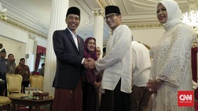 Jokowi Urutan Teratas Capres Pilihan Relawan, Ditempel Sandiaga