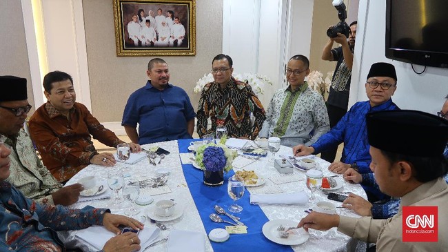 PAN menyerahkan persoalan RUU Pemilu kepada panitia khusus yang kini masih membahas sejumlah isu krusial. Tak ada pembahasan soal RUU Pemilu saat lebaran.