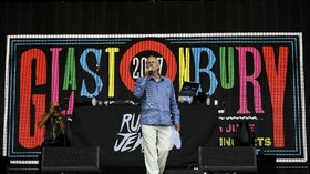 Jeremy Corbyn Disebut Pecahkan Rekor Penonton Glastonbury
