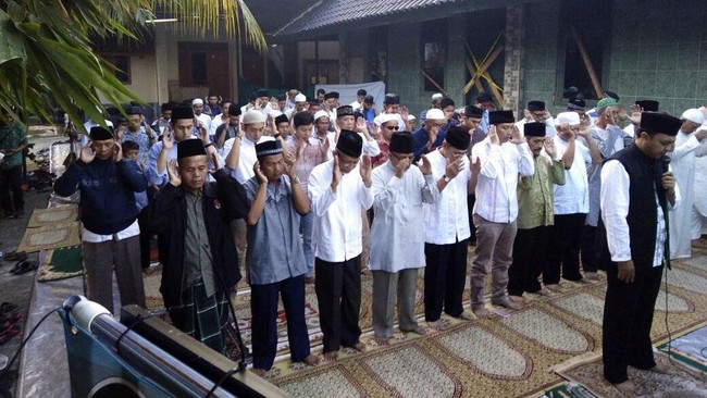 Kemendagri menilai Ahmadiyah bukan penghayat kepercayaan. Dengan begitu, para pengikut Ahmadiyah tak bisa mendapat keterangan 'penghayat kepercayaan' di e-KTP.