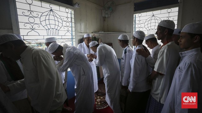 Dahnil Anzar menganggap masyarakat sudah bisa menilai mubalig yang pantas didengar dan tidak, sehingga tak perlu lagi dibuat kualifikasi oleh MUI dan Kemenag.