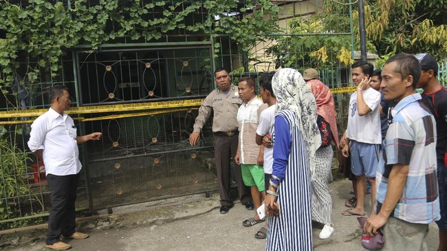 Jenazah Ardial Ramadhana, pelaku penyerangan Pos Jaga III Markas Polda Sumatera Utara, Minggu (25/6) lalu, telah diserahkan ke pihak keluarga untuk dimakamkan.