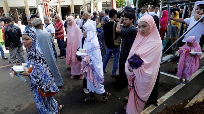 Tanpa rumah dan harta benda, warga Marawi korban bentrokan konflik merayakan Idulfitri dengan sederhana di tempat evakuasi di berbagai penjuru Mindanao.