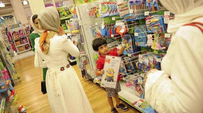 Jaringan toko mainan, Toys R Us yang sudah mendeklarasikan diri mengalami kebangkrutan, bakal menutup sebanyak 182 tokonya di seluruh Amerika Serikat.