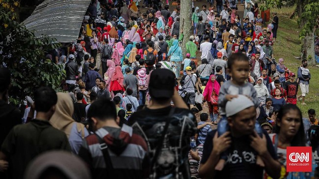 Tiga menteri masih menggodok rencana menambah masa libur dan cuti bersama jelang lebaran demi kepentingan mengatur kepadatan arus mudik.