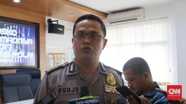 Polisi menyita buku berkonten ISIS yang khusus dicetak untuk anak-anak. Pemilik percetakan buku itu diamankan polisi setelah teror Mapolda Sumut.
