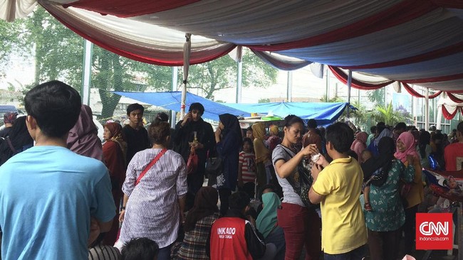 Momen Lebaran dimanfaatkan masyarakat untuk menjenguk sanak keluarga, termasuk mereka yang mendekam di balik jeruji besi.