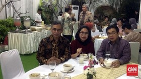 Calon Bos OJK Sowan ke Rumah Muliaman Hadad