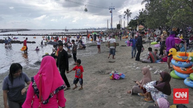 Warga berpendapat wacana menggratiskan masuk ke kawasan Taman Impian Jaya Ancol tak berakhir sebagai sekedar wacana yang dilontarkan pemprov DKI saja.