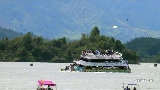 Setidaknya sembilan orang tewas dan 28 menghilang setelah sebuah perahu turis tenggelam di waduk yang terletak di barat daya Colombia pada Minggu (25/6).