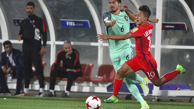 Striker muda Korea Selatan, Lee Seung-woo, dikabarkan akan meninggalkan Barcelona musim depan. Raksasa Bundesliga dikabarkan menginginkan 'Messi Korea' itu.