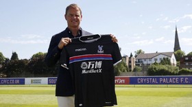 Frank de Boer Tak Sabar Hamburkan Uang di Liga Primer