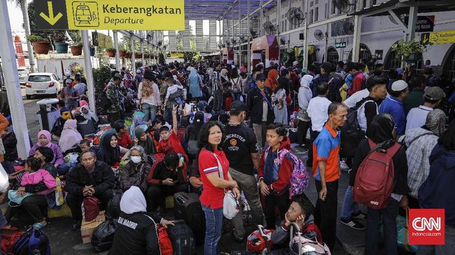 KSP: Imbauan Tak Mudik di Tengah Wabah Sesuai Ajaran Islam Dalam situasi wabah corona saat ini, imbauan agar masyarakat tidak mudik lebaran disebut tak sekadar anjuran pemerintah, tapi juga sesuai ajaran Islam.