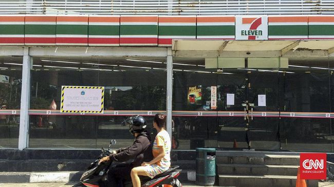 Sejumlah faktor menjadikan 7-Eleven sebagai tempat menongkrong anak muda di Jakarta. Salah satunya adalah saus keju gratis yang ditawarkan di sana.