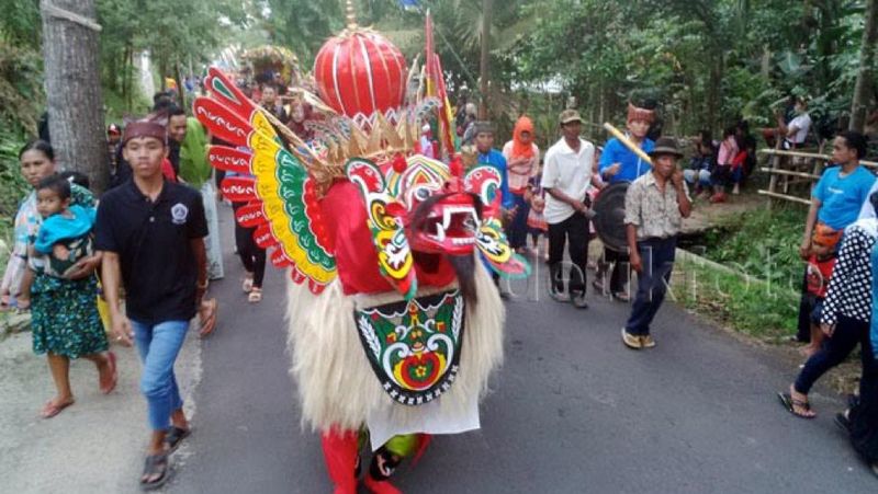 Menteri Pariwisata Arief Yahya menghadiri parade Barong Ider Bumi di Desa Wisata Kemiren, Banyuwangi.