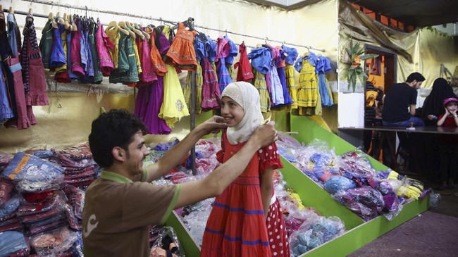 Nilai tukar dolar disebut tidak akan mempengaruhi belanja produk bernuansa Islam karena konsumen memandang bulan puasa dan lebaran adalah momen istimewa.