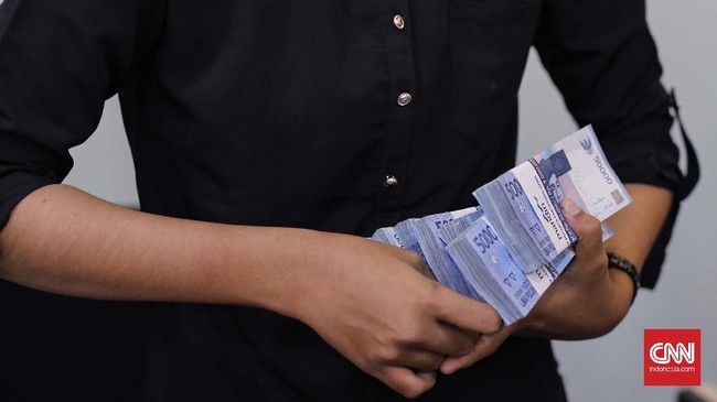 Hasil survei Indikator Politik Indonesia menyatakan mayoritas responden percaya ada praktik setoran dari bawahan ke atasan di lingkungan Polri.