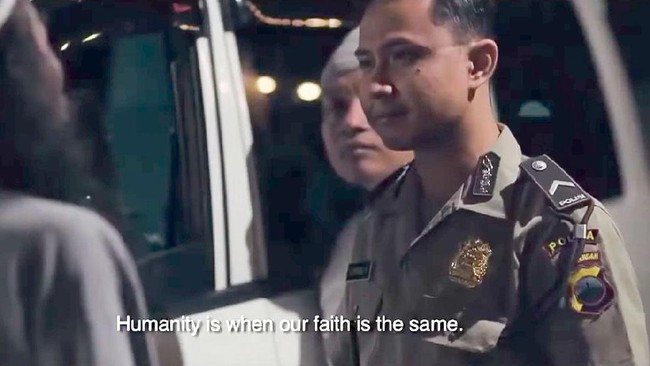 DPR mengecam beredarnya film 'Kau adalah Aku yang Lain,' juara ajang Police Movie Festival ke-4 yang digelar Polri, yang dianggap menyudutkan Islam.